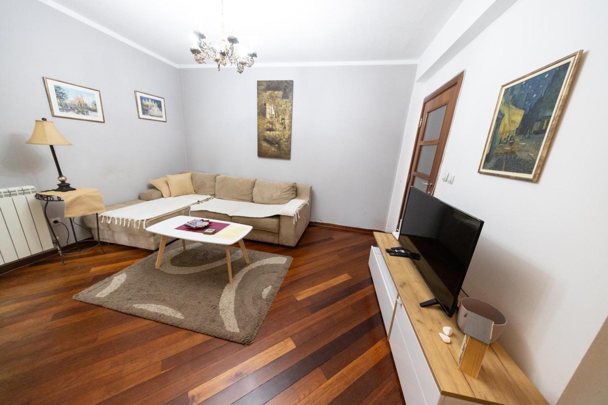 Lux Place Apartments Downtown Крагуевац Экстерьер фото