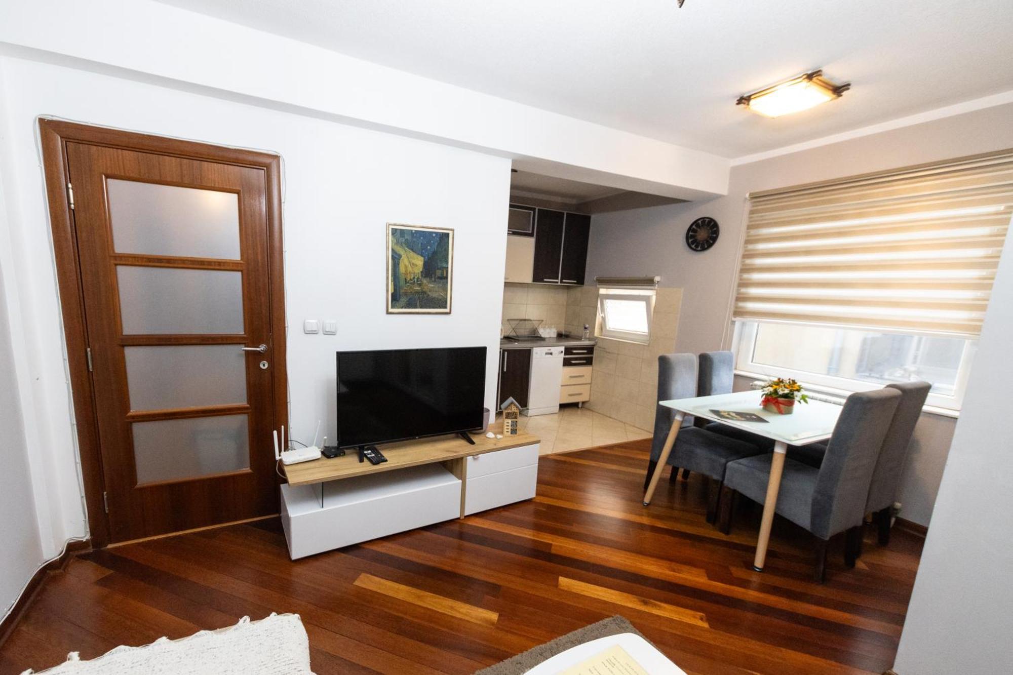 Lux Place Apartments Downtown Крагуевац Экстерьер фото